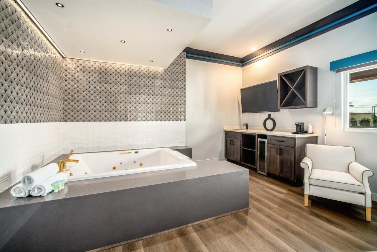 Aspire Inn Studios & Spas Bellflower Eksteriør billede
